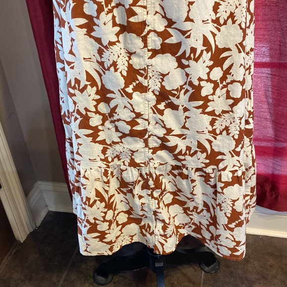 NEW Women’s Brown with/Cream Color Floral Dress by Universal Thread. Size M. - Picture 4 of 14